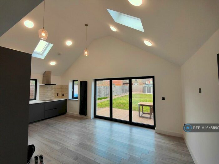 4 Bedroom Bungalow To Rent In Beatrice Road, Kettering, NN16