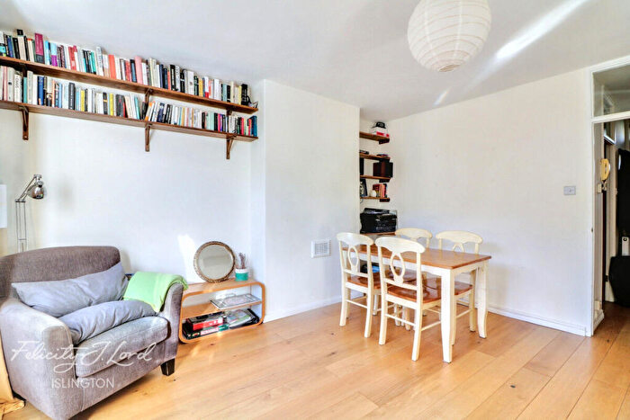 2 Bedroom Apartment To Rent In Nightingale Road, London, N1