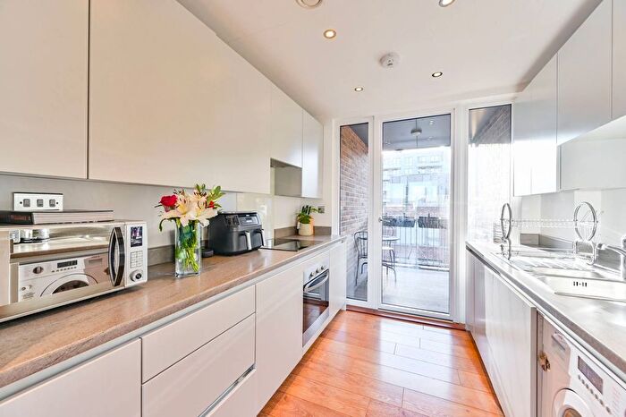 2 Bedroom Flat For Sale In Jeffrey's Road, Clapham North, London, SW4