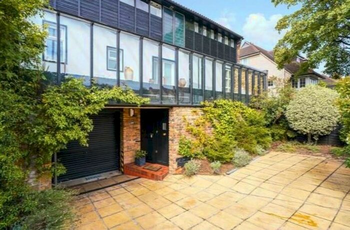 5 Bedroom Semi-Detached House To Rent In Upper Richmond Road West, SW14