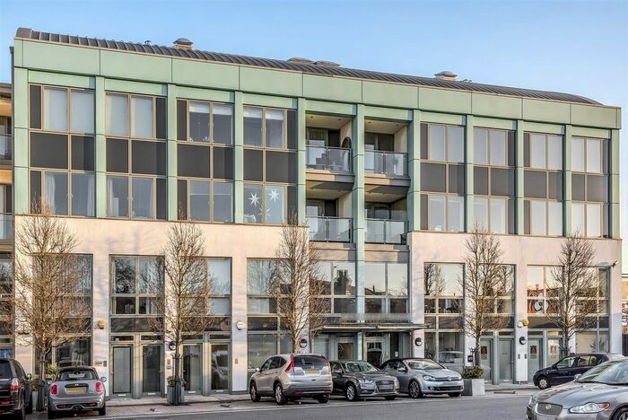 2 Bedroom Flat To Rent In Bardolph Road, Richmond, TW9