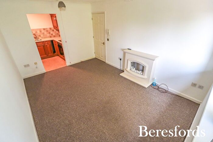 1 Bedroom Flat To Rent In Huskards, Waldegrave Gardens, RM14