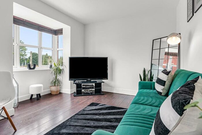 1 Bedroom Apartment For Sale In Tamworth Road, Hertford, SG13