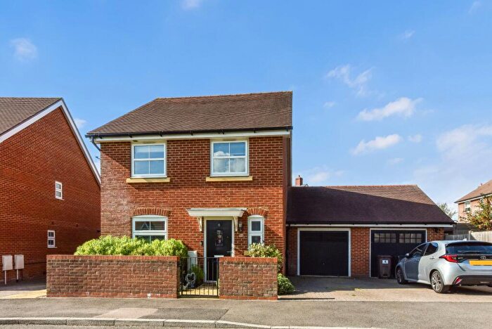 4 Bedroom Detached House For Sale In Farm Drive, Petersfield, Hampshire, GU31