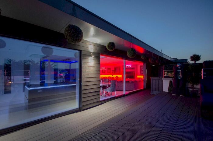 2 Bedroom Flat For Sale In Orchard Place, Southampton, Hampshire, SO14