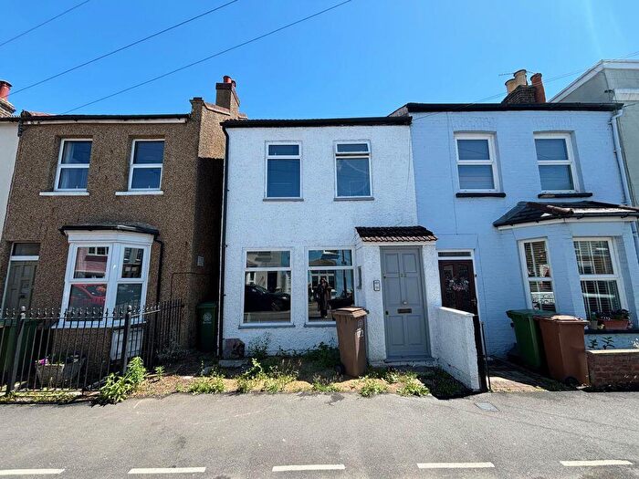 Detached House To Rent In Longfellow Road, Worcester Park, KT4