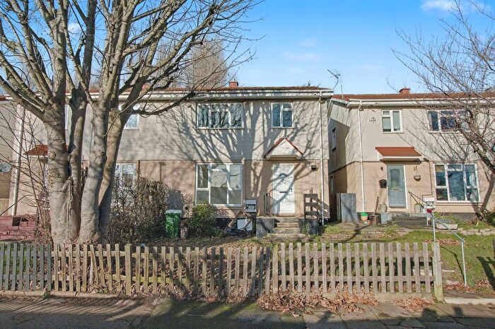 3 Bedroom Semi Detached House For Sale In Halcot Avenue, Bexleyheath, DA6