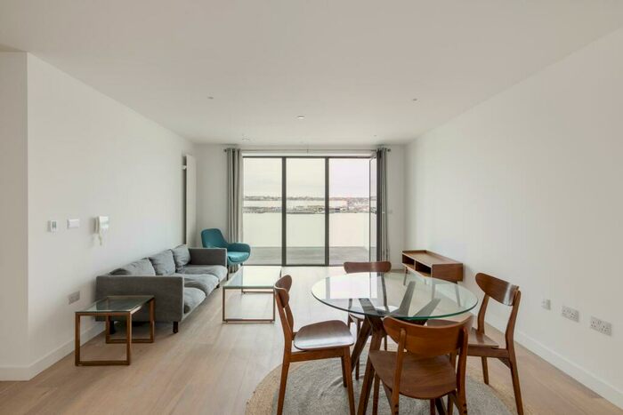 2 Bedroom Apartment To Rent In Flotilla House, Cable Street, E16