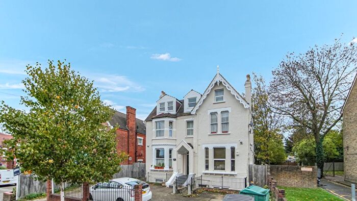 2 Bedroom Flat To Rent In Hopton Road, London, SW16