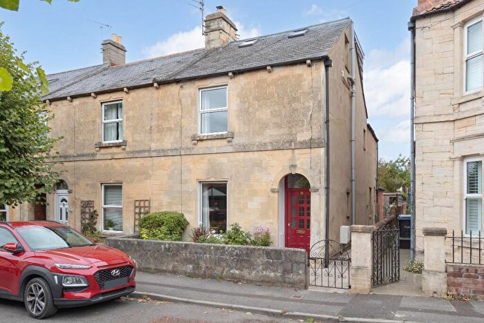 4 Bedroom Semi-Detached House For Sale In Westbourne Road, Trowbridge, BA14