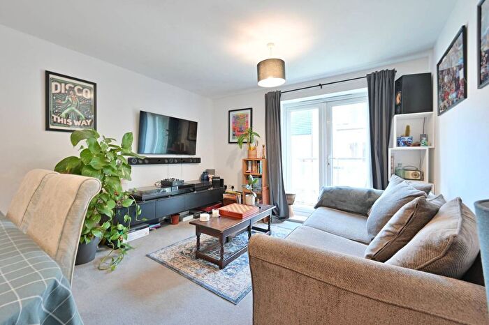 2 Bedroom Flat To Rent In Whistler Court, Watford, WD25