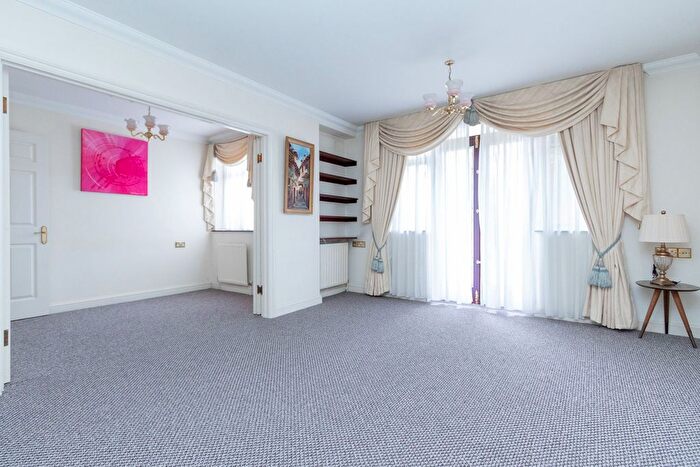 2 Bedroom Flat For Sale In Edgware Way, Eaton Court, HA8