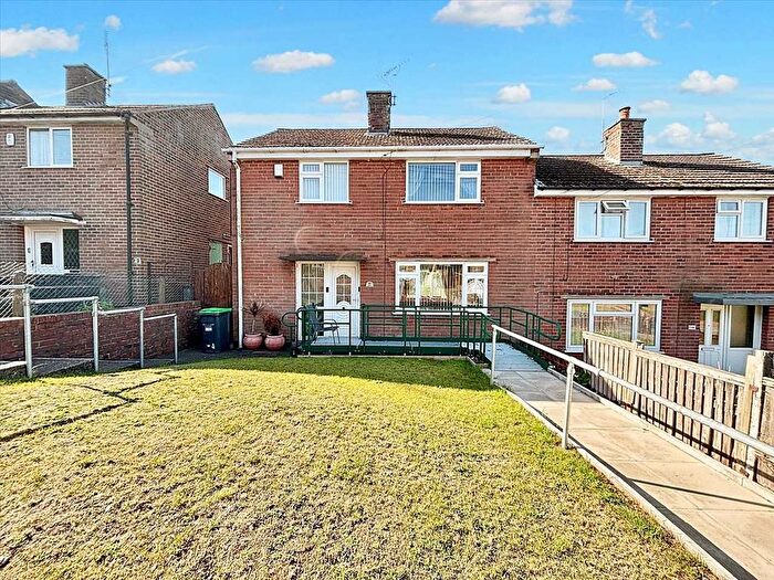 3 Bedroom Semi-detached House For Sale In Farmview Road, Kirkby In Ashfield, NG17