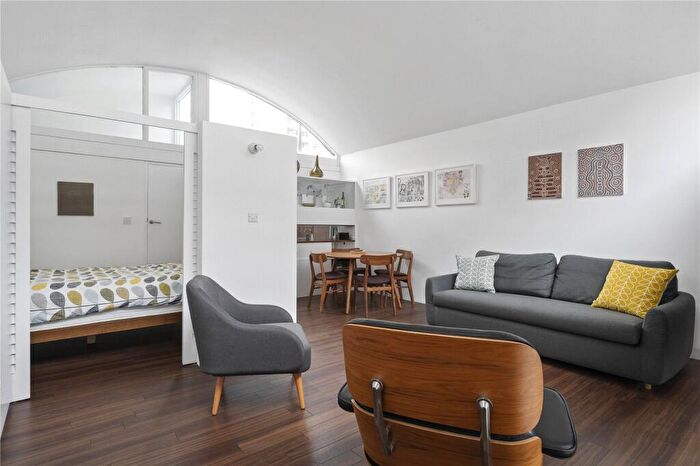 1 Bedroom Apartment To Rent In Crescent House, Golden Lane Estate, Goswell Road, EC1Y