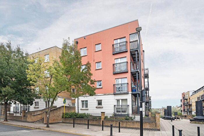 2 Bedroom Flat For Sale In Horseley Court, Candle Street, Stepney, London, E1