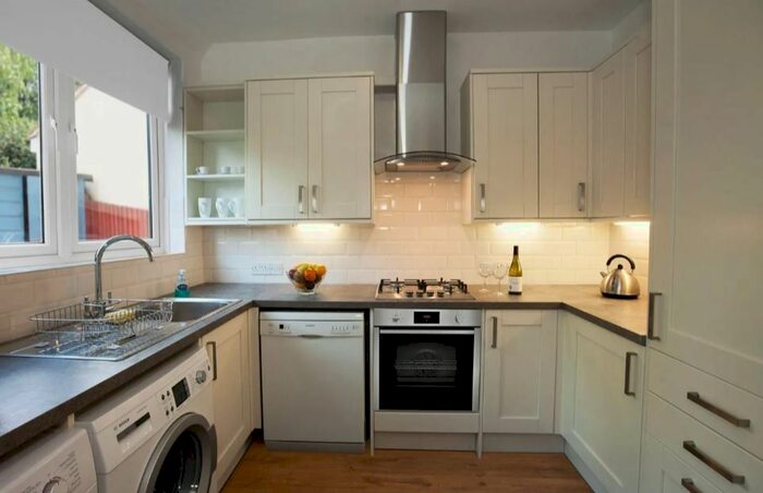 3 Bedroom Flat To Rent In Monks Orchard Road, Beckenham, Kent, BR3