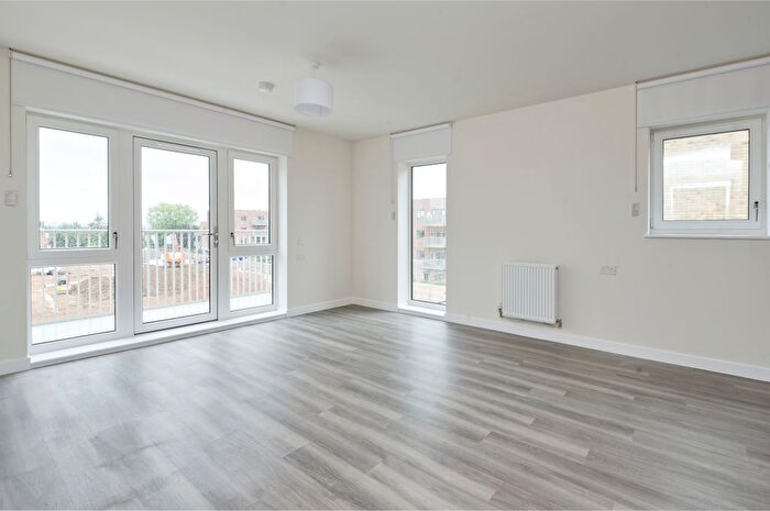 2 Bedroom Flat To Rent In Snowdrop House, Plum Mews, Tooting, London, SW17