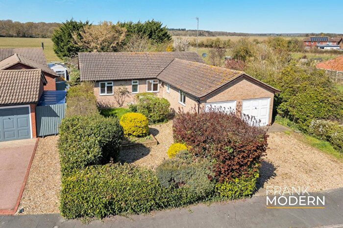 3 Bedroom Detached Bungalow For Sale In Cedar Drive, Bourne, PE10