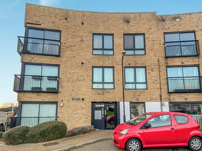 2 Bedroom Flat To Rent In Southfields Green, Gravesend DA11