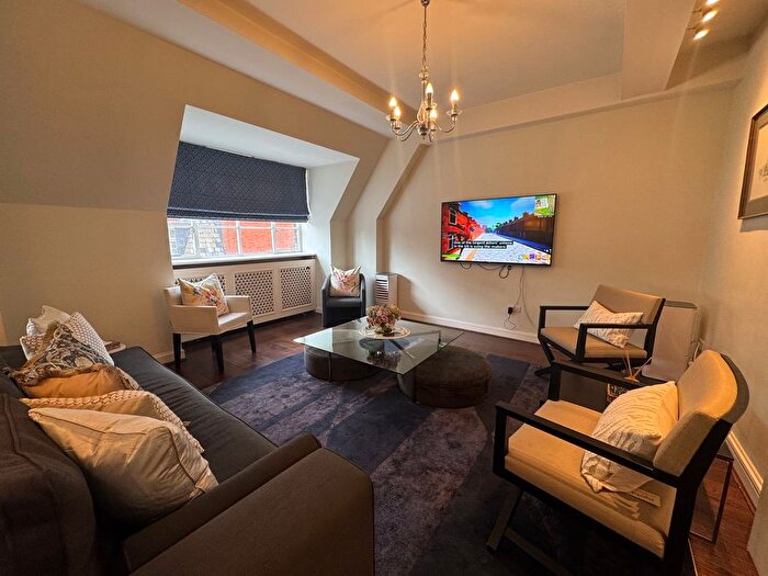 3 Bedroom Flat To Rent In Sloane Street, Knightsbridge, SW1X