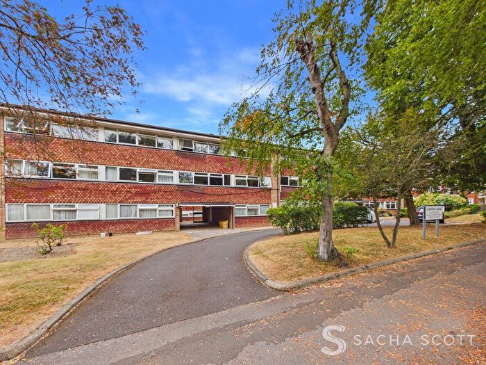 2 Bedroom Flat For Sale In Christchurch Park, Sutton, SM2