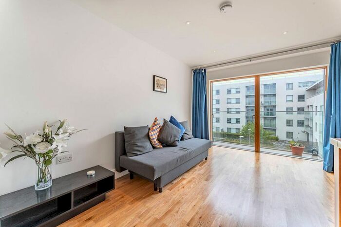 1 Bedroom Flat To Rent In Streatham High Road, Streatham, London, SW16