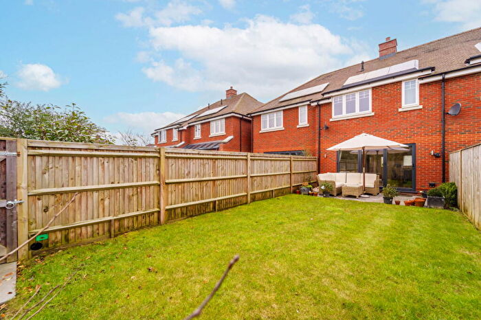 3 Bedroom Terraced House For Sale In Hawthorne Close, Byfleet, KT14