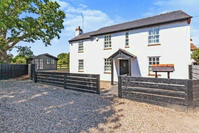 4 Bedroom Detached House To Rent In Rolls Lane, Maidenhead, SL6