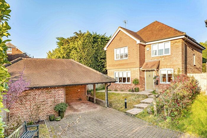 4 Bedroom Detached House For Sale In Aubrey Gardens, Liss, Hampshire, GU33