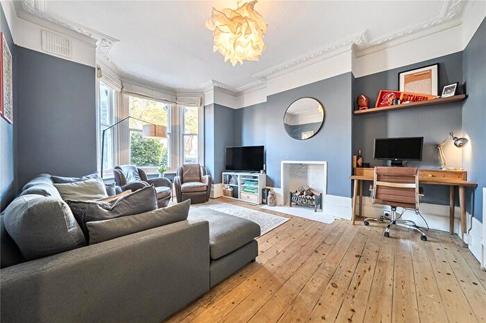 2 Bedroom Apartment For Sale In The Crescent, Croydon, CR0