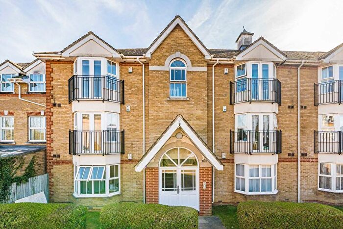 2 Bedroom Flat For Sale In Draper Close, Isleworth, TW7