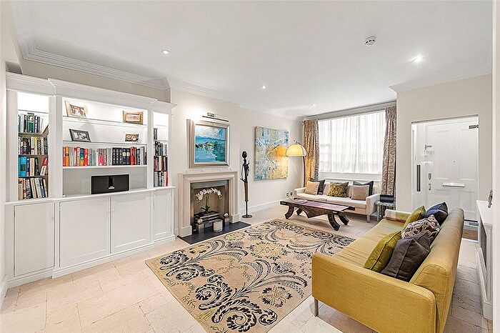 4 Bedroom Property To Rent In Hyde Park Gardens Mews, Connaught Village, W2
