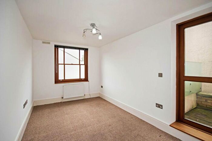 2 Bedroom Flat For Sale In Flat, Oliver Road, London, E10