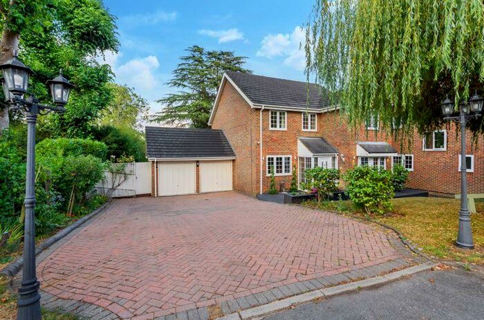 5 Bedroom Detached House To Rent In Hadley Wood Rise, Kenley, CR8
