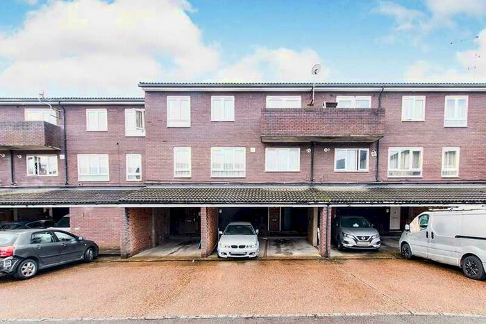 3 Bedroom Leisure Facility Commercial To Rent In Brackley Close, Wallington, Surrey, SM6