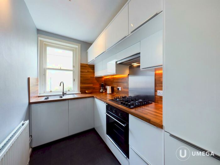 2 Bedroom Flat To Rent In Simon Square, South Side, Edinburgh, EH8