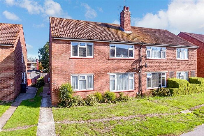 1 Bedroom Flat For Sale In Emmerson Gardens, Whitstable, Kent, CT5