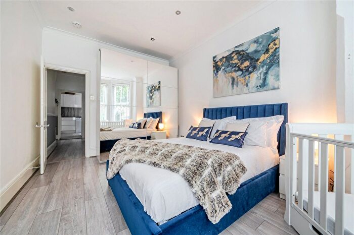 2 Bedroom Flat For Sale In Arcadian Gardens, Wood Green, London, N22