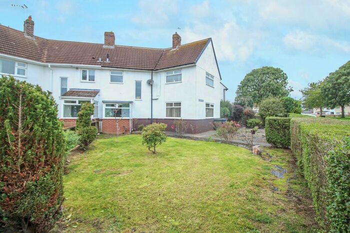3 Bedroom Semi-Detached House For Sale In Oak Avenue, Dinnington, Newcastle Upon Tyne, NE13