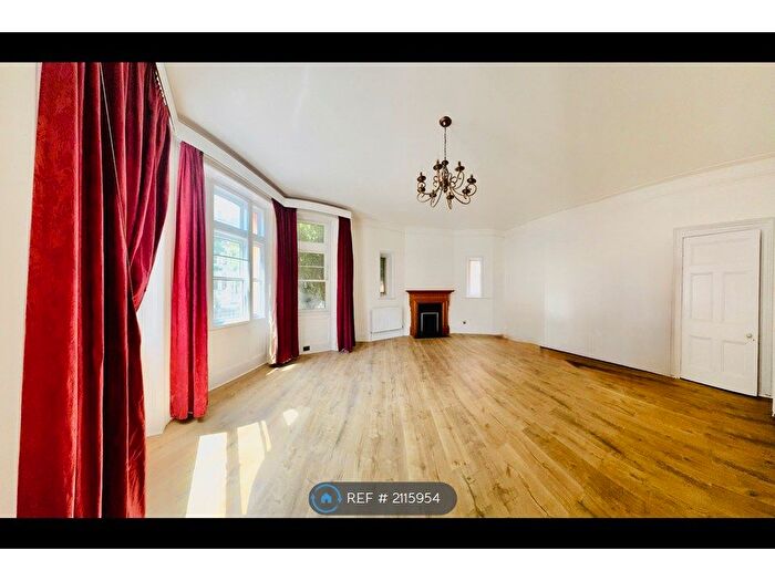 2 Bedroom Flat To Rent In York Mansions, London, SW5
