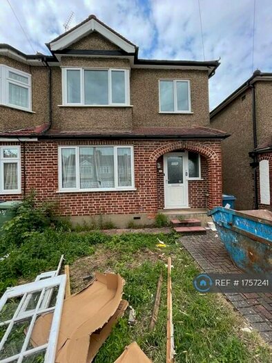 3 Bedroom Semi-Detached House To Rent In Tregenna Avenue, Harrow, HA2