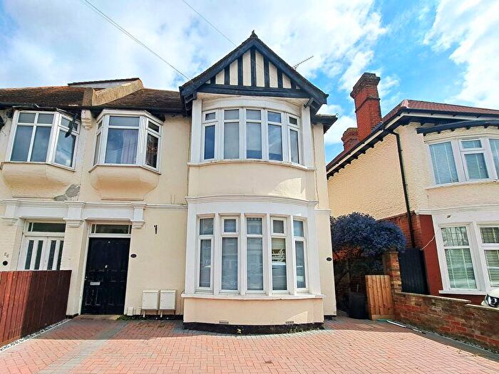 2 Bedroom Flat To Rent In Elderton Road, Westcliff-On-Sea, SS0