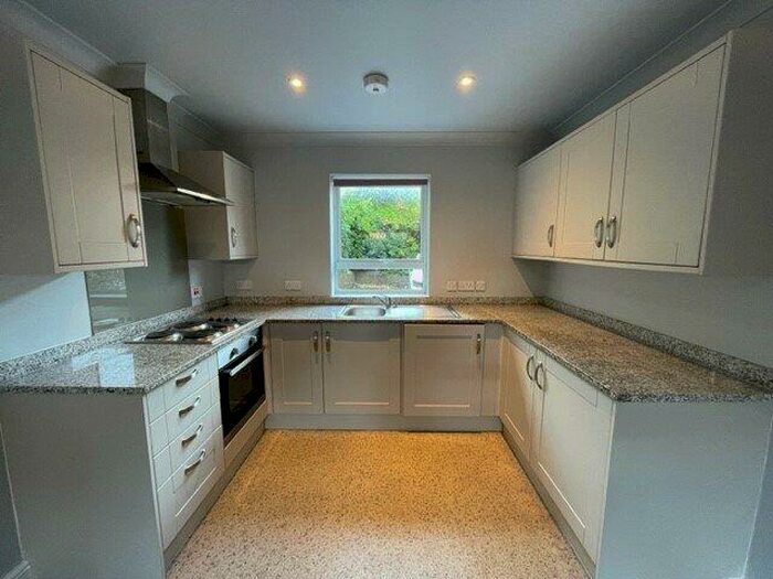 1 Bedroom Flat To Rent In Southover High Street, Lewes, BN7