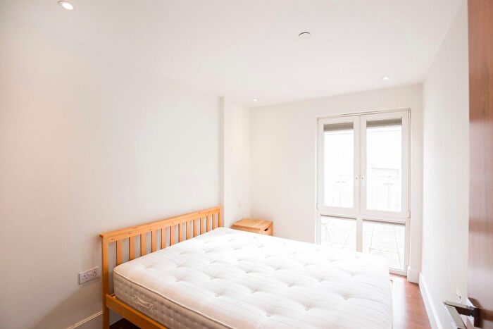 1 Bedroom Flat To Rent In Henry Macaulay Avenue, Kingston Upon Thames, KT2