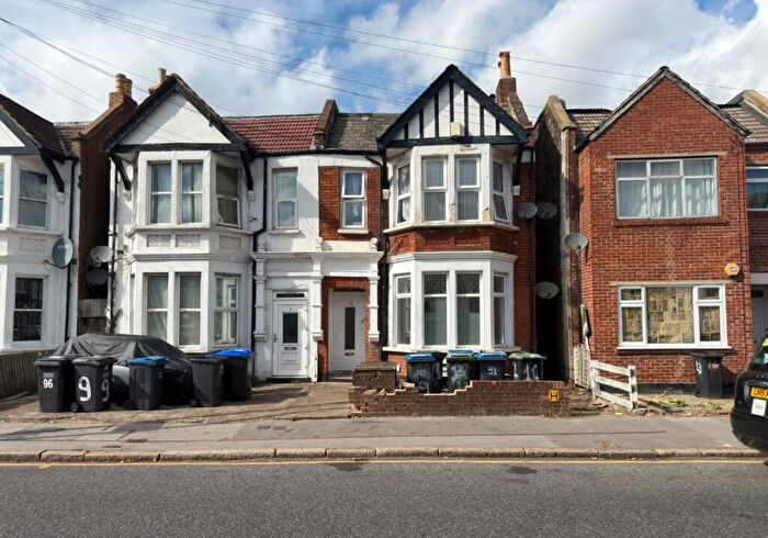 2 Bedroom Flat For Sale In A Windmill Road, Croydon, Surrey, CR0