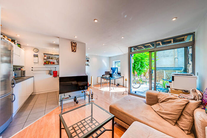 1 Bedroom Flat For Sale In Violet Road, London, E3