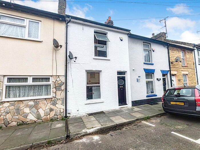 3 Bedroom Terraced House For Sale In East Street, Chatham, Kent, ME4