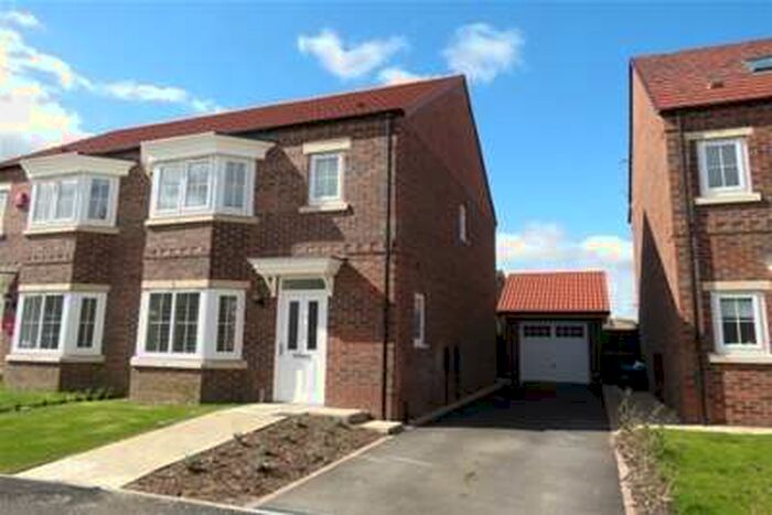 3 Bedroom Semi-Detached House To Rent In Farm View, Norton, YO17
