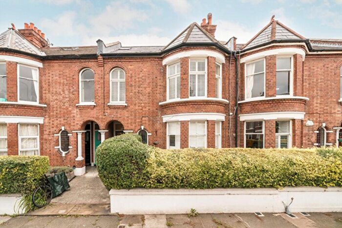 3 Bedroom Maisonette For Sale In Glenfield Road, Balham, SW12