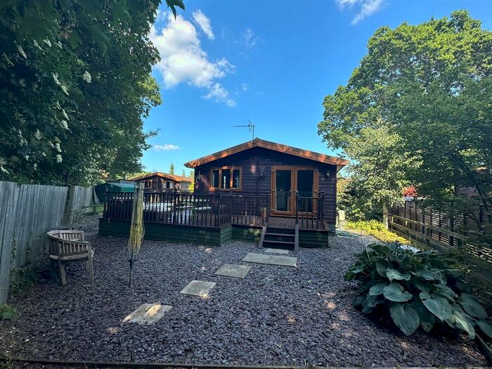 2 Bedroom Park Home For Sale In Hull Road, Wilberfoss, York, YO41